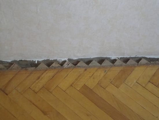 Удаляем плинтусы