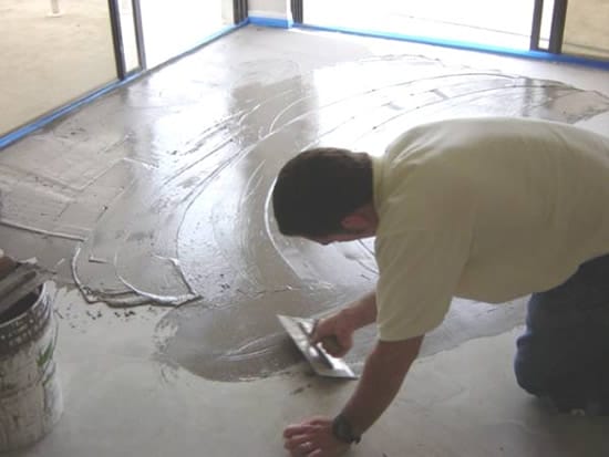 Делаем бетонную стяжку под ламинат