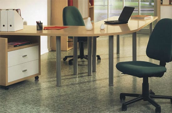 Гомогенный коммерческий линолеум сохраняет идеальный внешний вид даже через годы эксплуатации