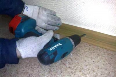 Способ крепление плинтусов