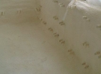 Комлестное утепление помещения: напыление пенополиуретана и на стены, и на полы